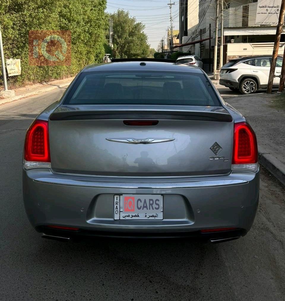 کرایسلەر 300